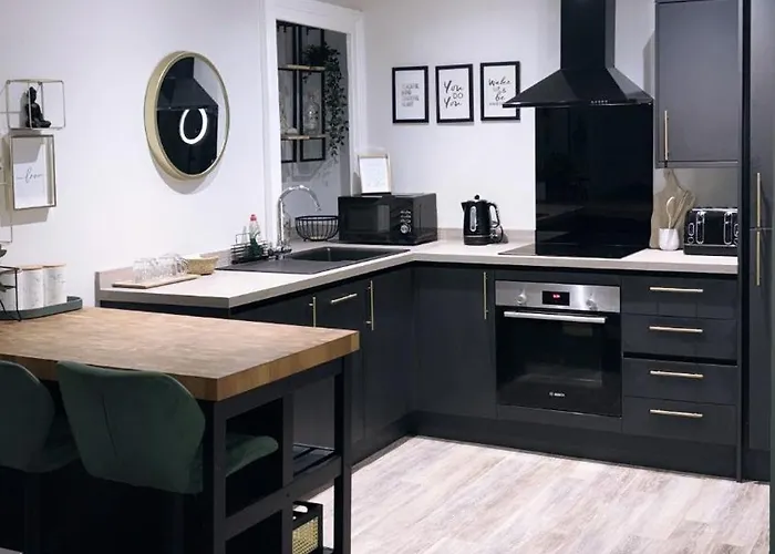 2 Bedroom Dreamy Apartment In Plymouth!