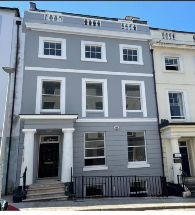 Apartment 2 Bedroom Dreamy In Plymouth! *